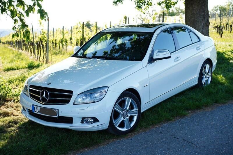 Weiß Gebraucht 2007 Mercedes C280 Limousine | 11.950 € (Etwas zu teuer) - Bild 1/4