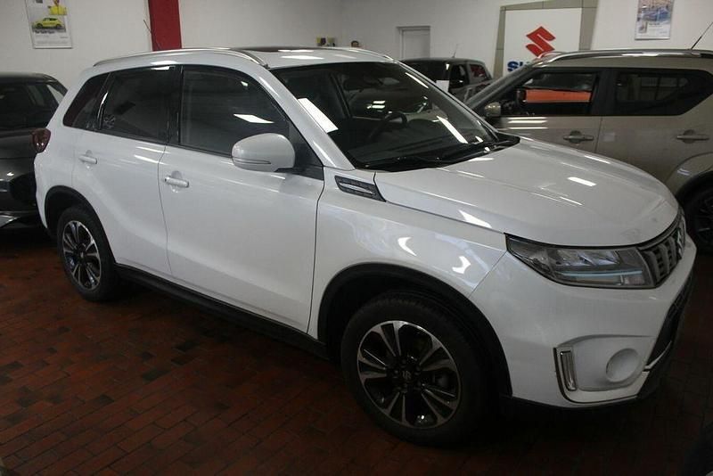 Gebraucht Suzuki Vitara Comfort+ 129 PS (94 kW) 2021 Weiß SUV