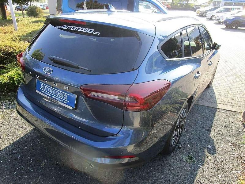 Neu Ford Focus Titanium X 155 PS (114 kW) 2026 Croma blau Kombi