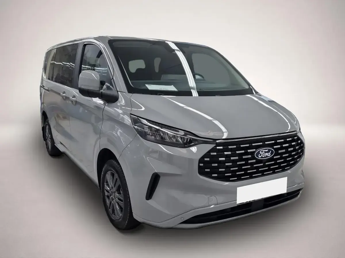 Gebraucht Ford Tourneo Custom Titanium 150 PS (110 kW) 2026 Manufacturer Van