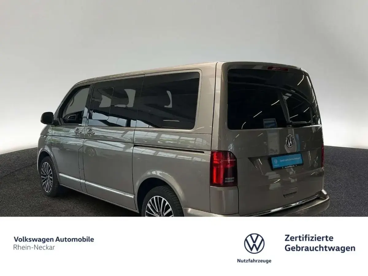 Gebraucht VW Multivan Generation Six 204 PS (150 kW) 2022 Mojave beige metallic Van / Kleinbus