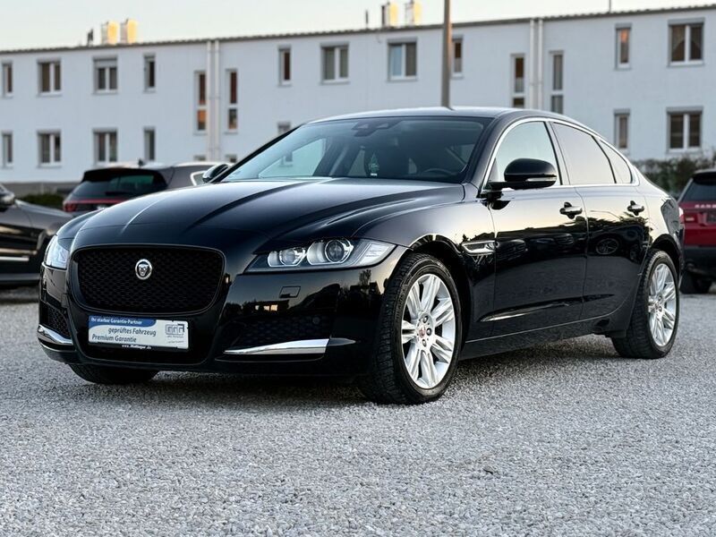 Schwarz Gebraucht 2017 Jaguar XF Prestige Limousine | 16.500 € (Fairer Preis) - Bild 1/4