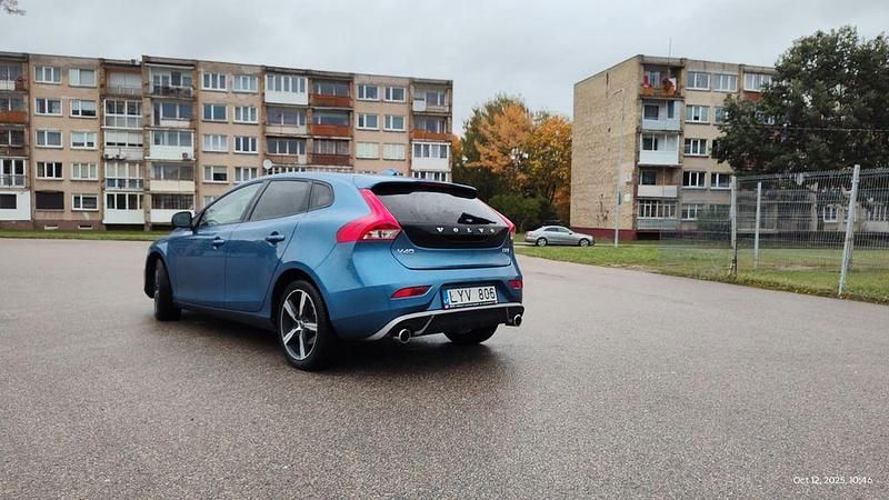 Gebraucht Volvo V40 R-Design 120 PS (88 kW) 2017 Blau Limousine