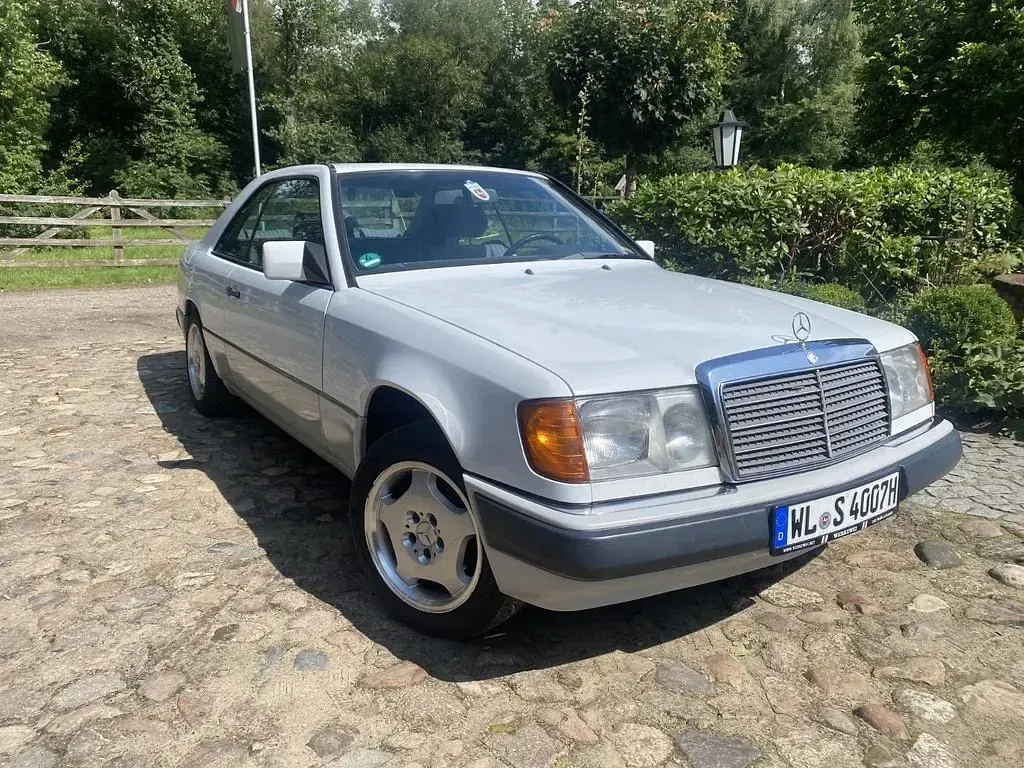 Gebraucht Mercedes 230 132 PS (97 kW) 1989 Weiß Coupé