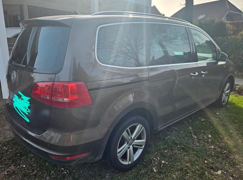 Gebraucht VW Sharan Comfortline 150 PS (110 kW) 2012 Braun Van / Kleinbus