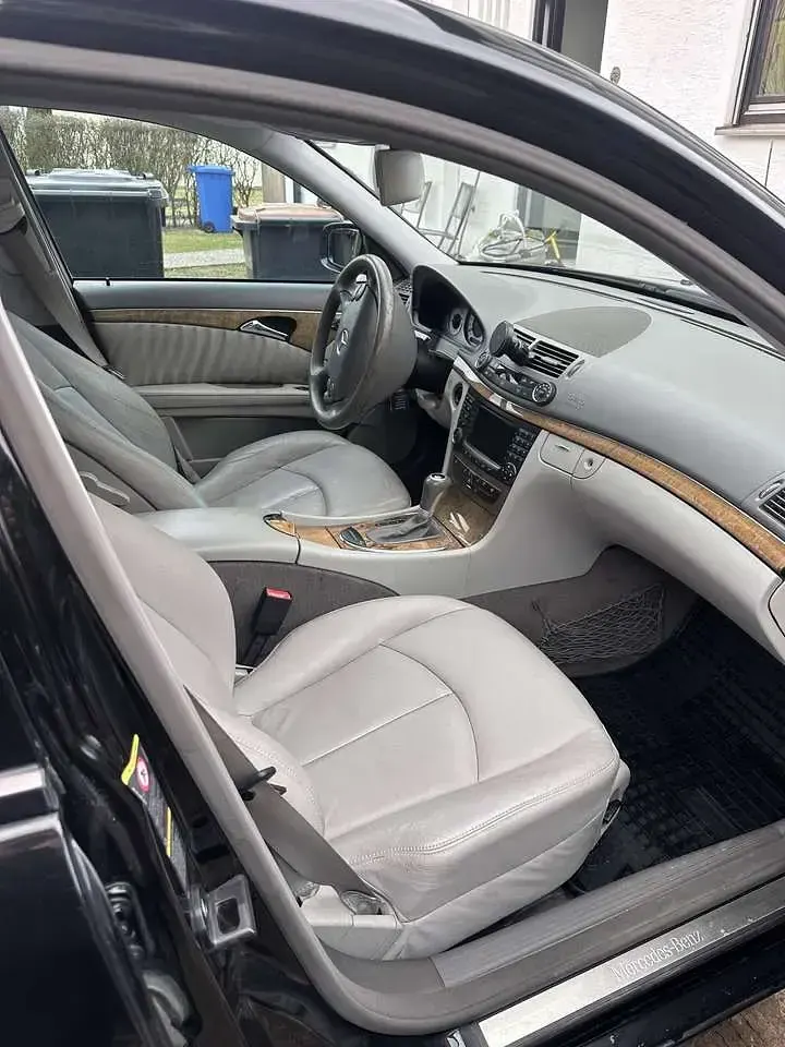 Gebraucht Mercedes E280 190 PS (139 kW) 2009 Schwarz Limousine