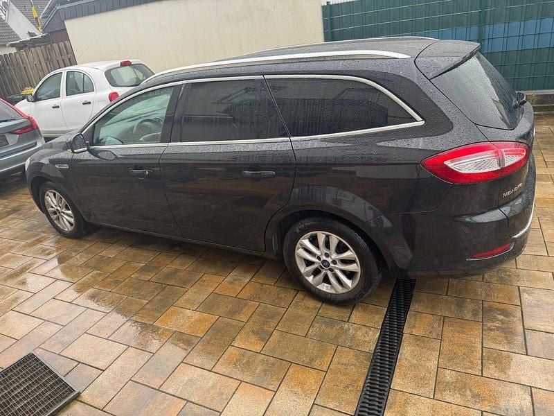 Gebraucht Ford Mondeo Business Edition 140 PS (102 kW) 2014 Schwarz Kombi