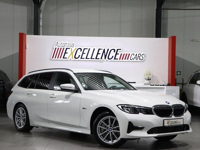 Weiß Gebraucht 2022 BMW 330e Advantage Kombi | 26.993 € (Fairer Preis) - Bild 1/4