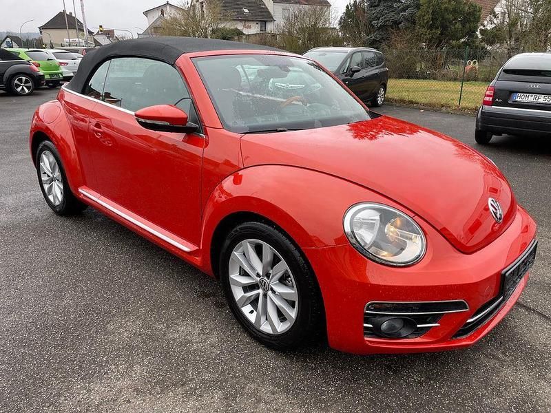 Gebraucht VW Beetle Cabriolet Design 105 PS (77 kW) 2018 Ruby red Cabrio