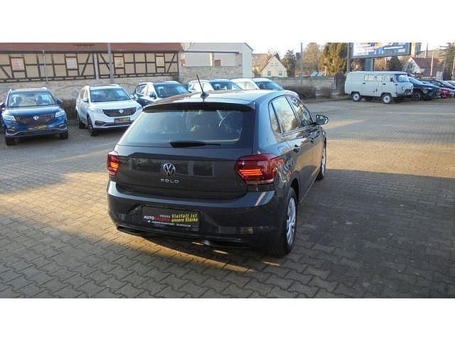 Gebraucht VW Polo Comfortline 80 PS (58 kW) 2021 Uranograu/cinza urano (metallic) Kleinwagen