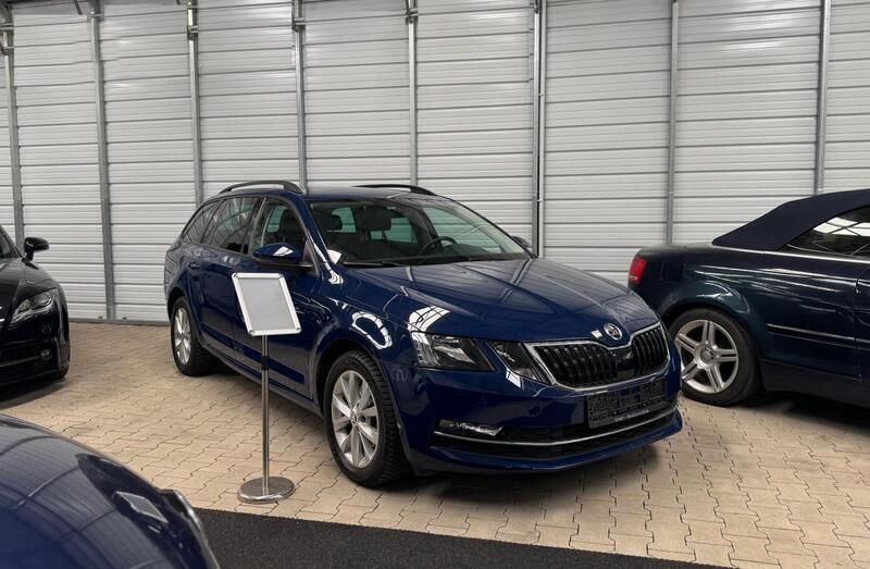 Blau Gebraucht 2018 Skoda Octavia Elegance Kombi | 12.950 € (Guter Preis) - Bild 1/4