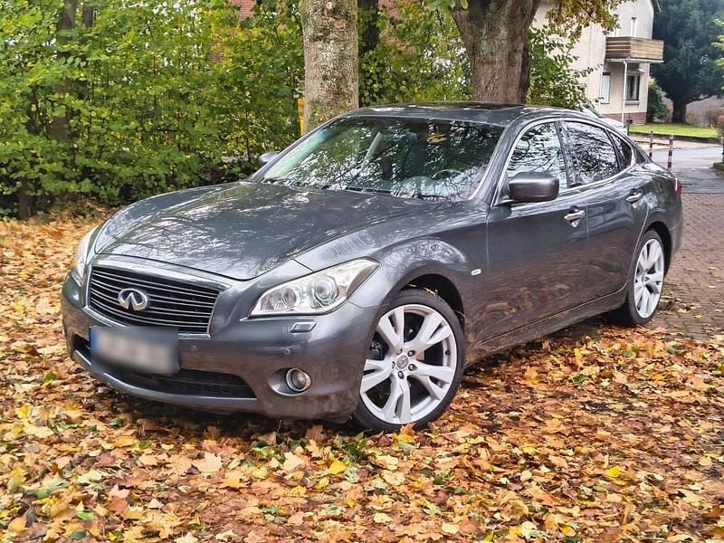 Grau Gebraucht 2011 Infiniti Q70 Limousine | 11.900 € - Bild 1/4