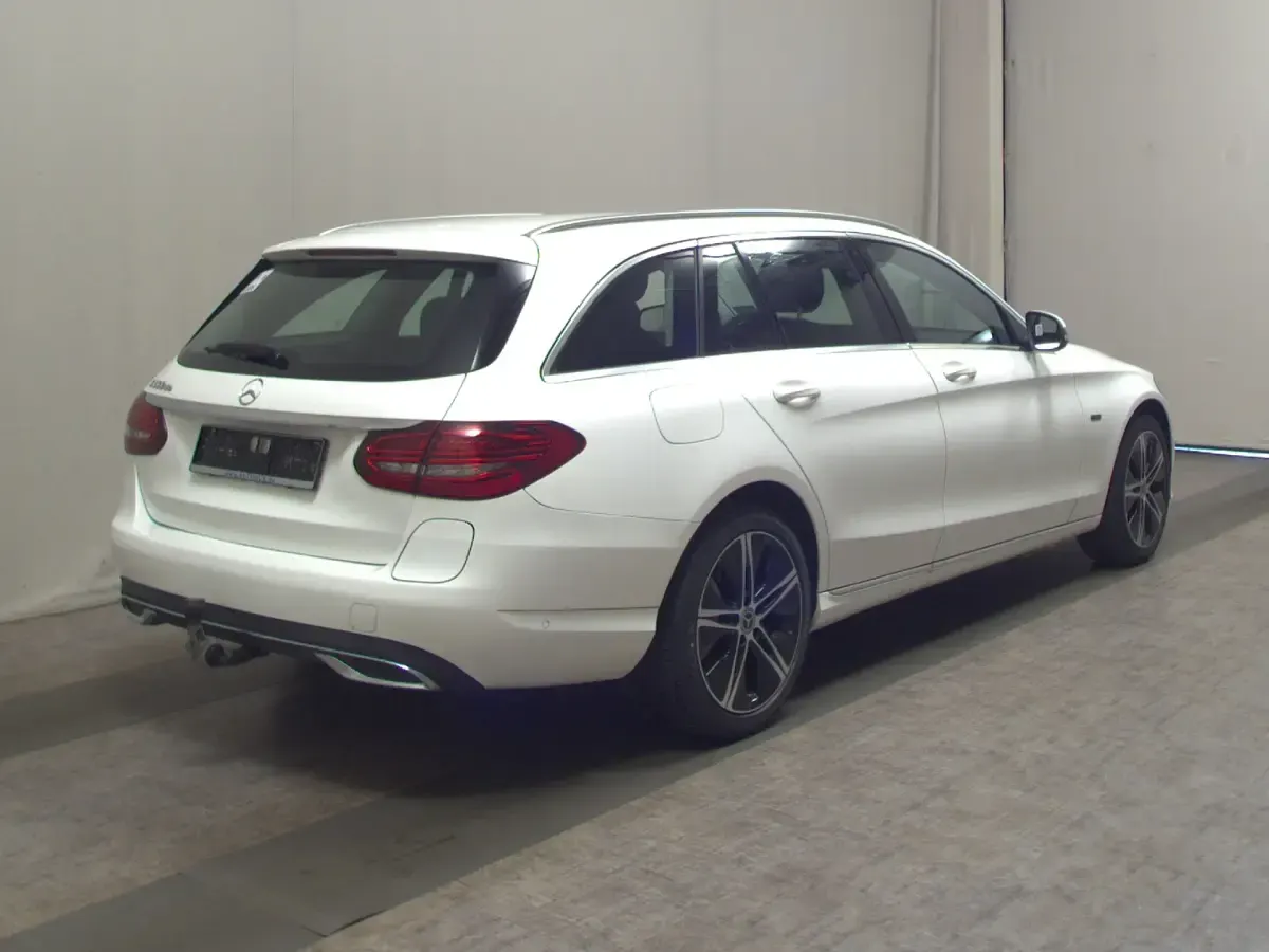 Gebraucht Mercedes C300 Avantgarde 194 PS (142 kW) 2020 Polarweiss