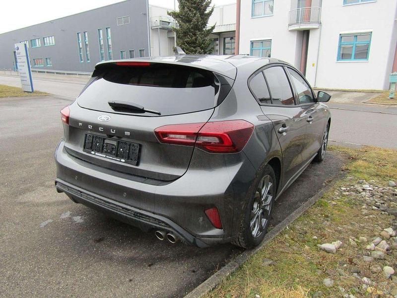 Neu Ford Focus ST-Line X 125 PS (91 kW) 2025 Grau Limousine