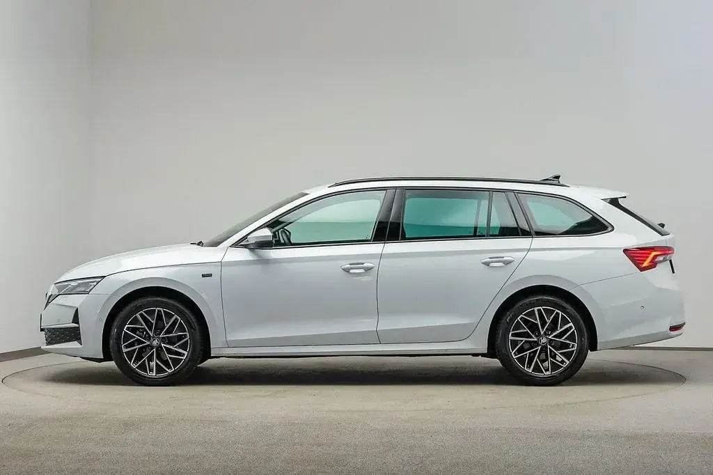 Gebraucht Skoda Octavia Tour 150 PS (110 kW) 2025 Moonweiß perleffekt Kombi