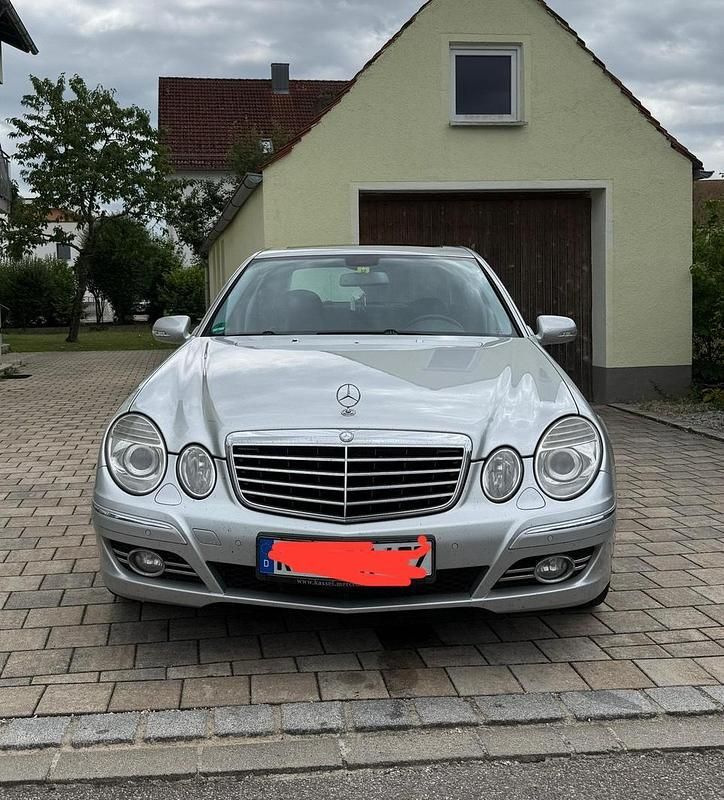 Silber Gebraucht 2008 Mercedes E280 Limousine | 6.350 € (Fairer Preis) - Bild 1/4