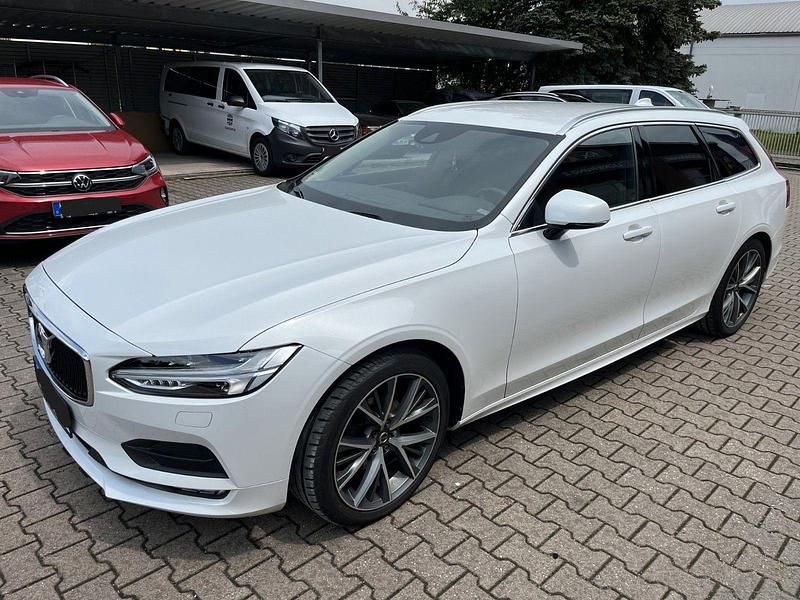 Gebraucht Volvo V90 Momentum 190 PS (139 kW) 2019 Weiß Kombi