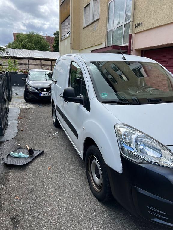 Schwarz Gebraucht 2018 Peugeot Partner Van / Kleinbus | 9.100 € - Bild 1/4