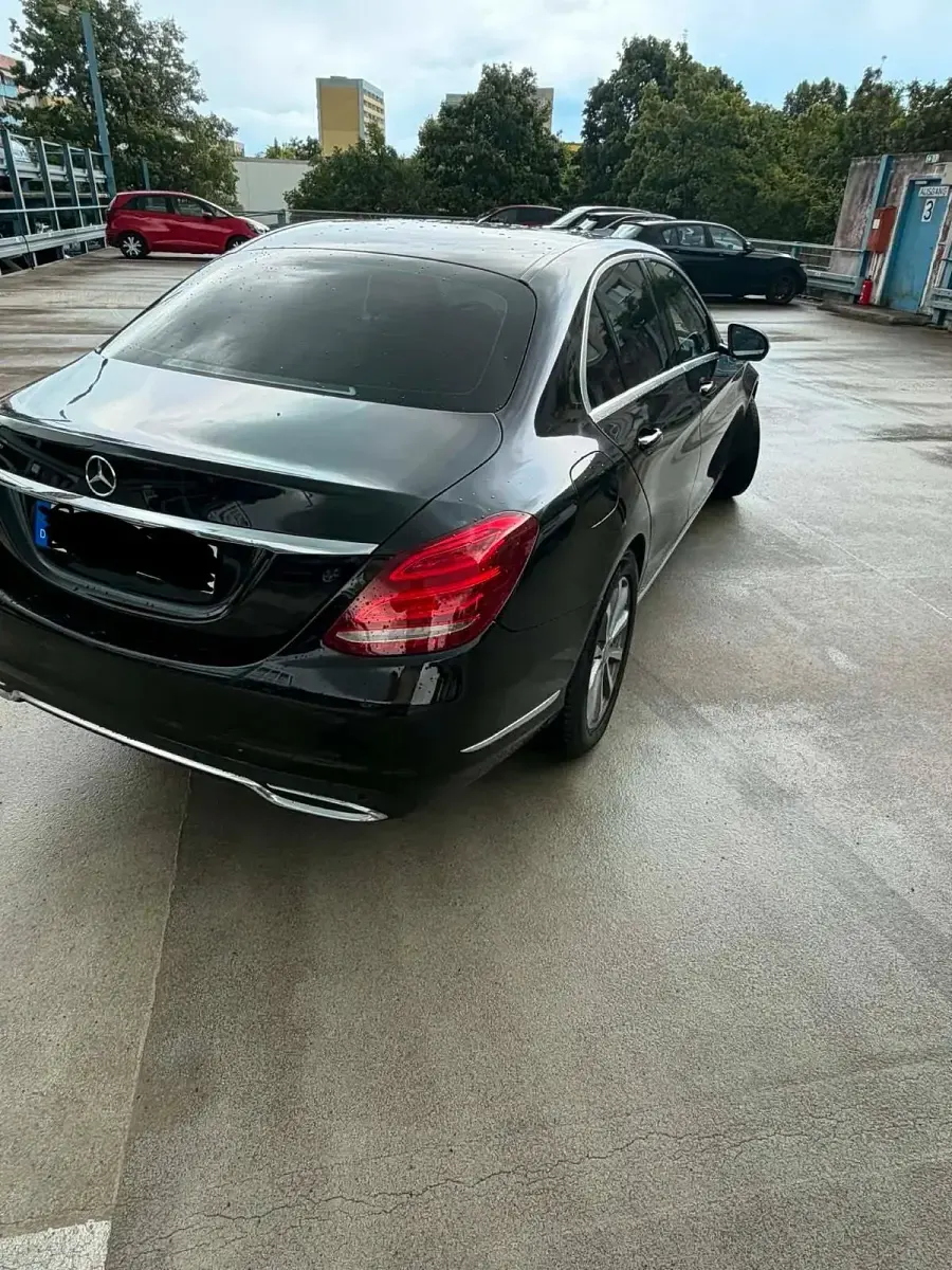 Gebraucht Mercedes C180 136 PS (100 kW) 2016 Schwarz Limousine