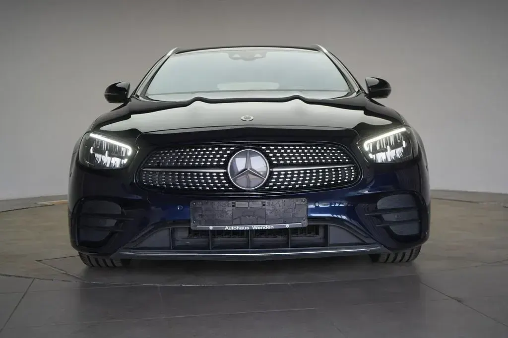 Gebraucht Mercedes E220 AMG 194 PS (142 kW) 2021 Blau Limousine