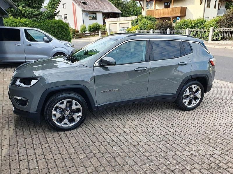 Gebraucht Jeep Compass Limited 140 PS (102 kW) 2020 Grau SUV