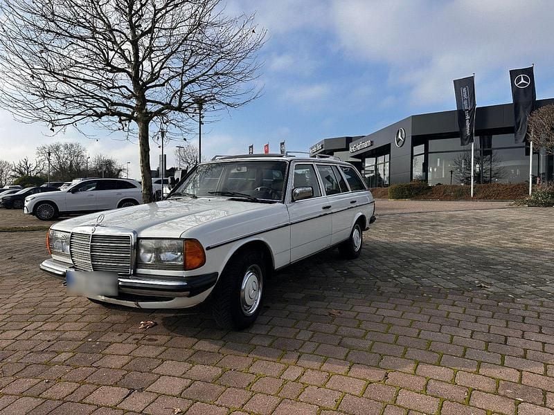 Gebraucht Mercedes 300 88 PS (64 kW) 1984 Weiß Kombi