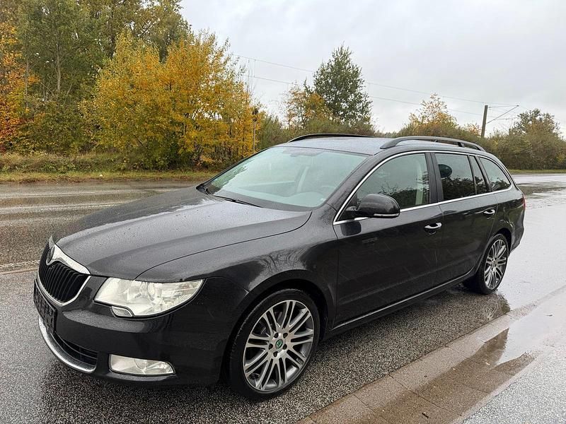 Schwarz Gebraucht 2013 Skoda Superb Style Kombi | 6.999 € (Superpreis) - Bild 1/4