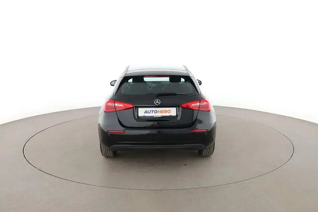 Gebraucht Mercedes A180 116 PS (85 kW) 2019 Schwarz Limousine