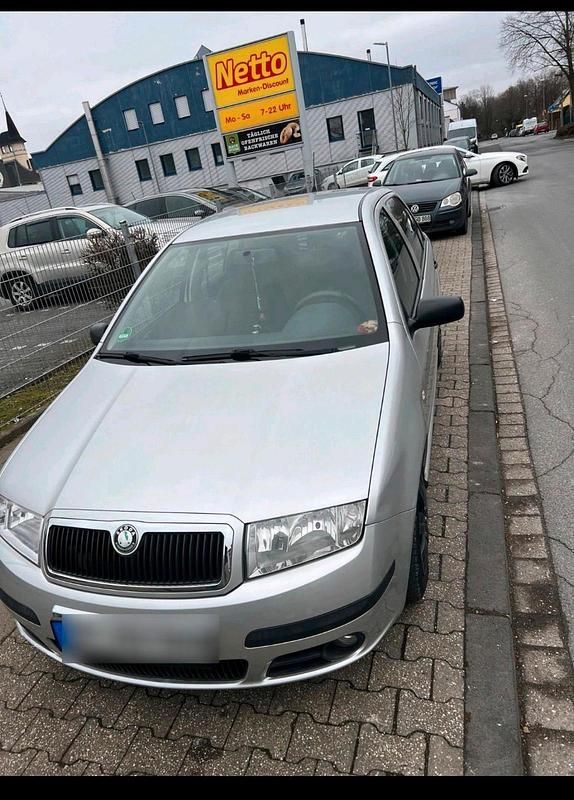 Silber Gebraucht 2003 Skoda Fabia Kleinwagen | 900 € (Guter Preis) - Bild 1/4