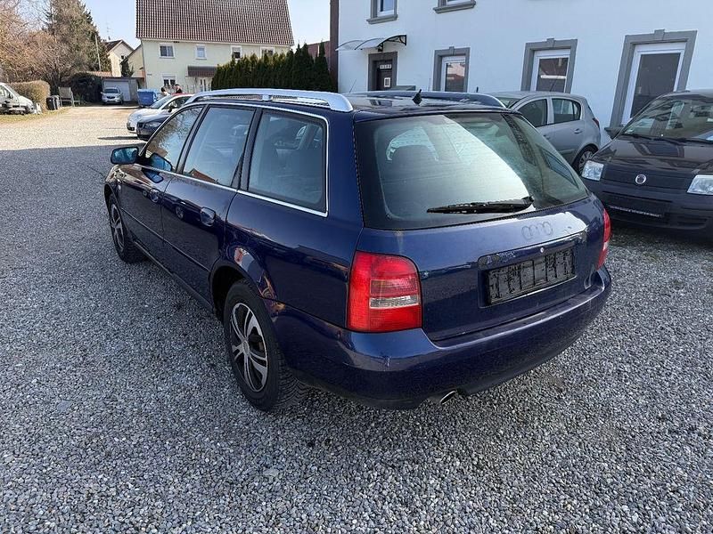 Gebraucht Audi A4 Ambiente 102 PS (75 kW) 2001 Blau Kombi