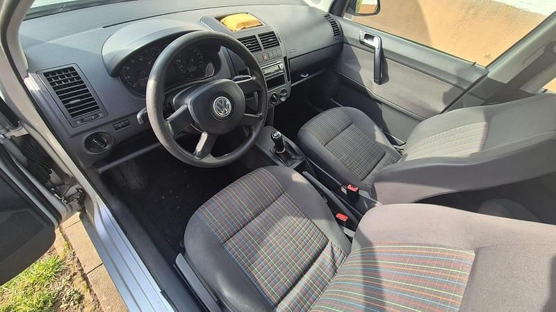 Gebraucht VW Polo 64 PS (47 kW) 2005 Silber Kleinwagen