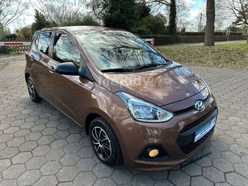 Braun Gebraucht 2015 Hyundai i10 Kleinwagen | 6.999 € (Fairer Preis) - Bild 1/4