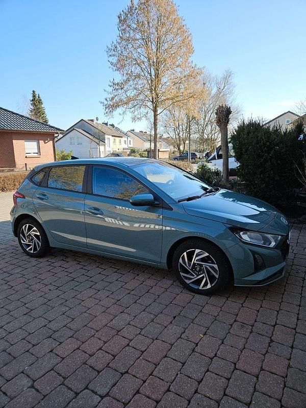 Gebraucht Hyundai i20 Trend 101 PS (74 kW) 2024 Grün Kleinwagen