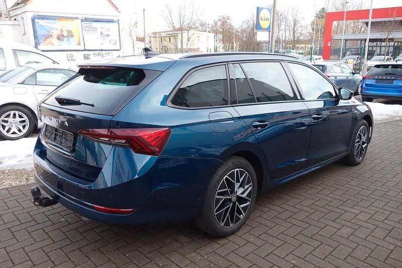 Gebraucht Skoda Octavia Clever 150 PS (110 kW) 2022 Blau Kombi