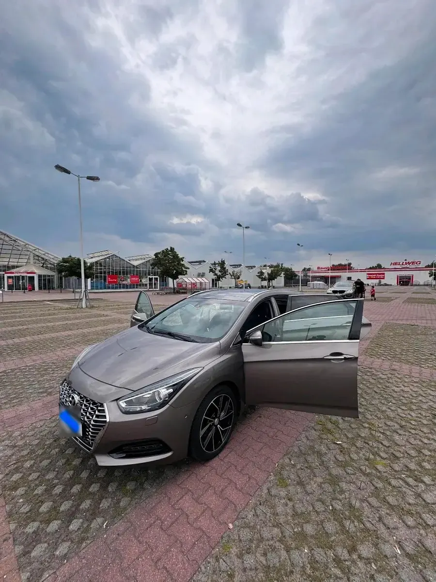 Gebraucht Hyundai i40 Space Plus 136 PS (100 kW) 2018 Gold Kombi