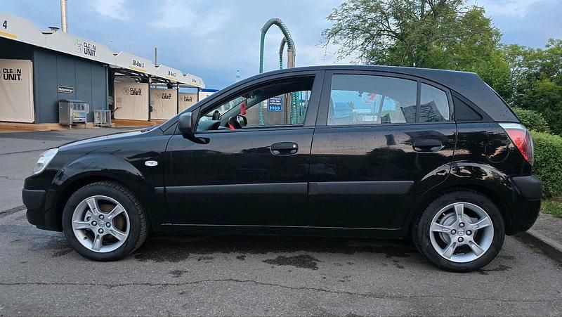 Usata Kia Rio 97 CV (71 kW) 2009 Nero Utilitaria