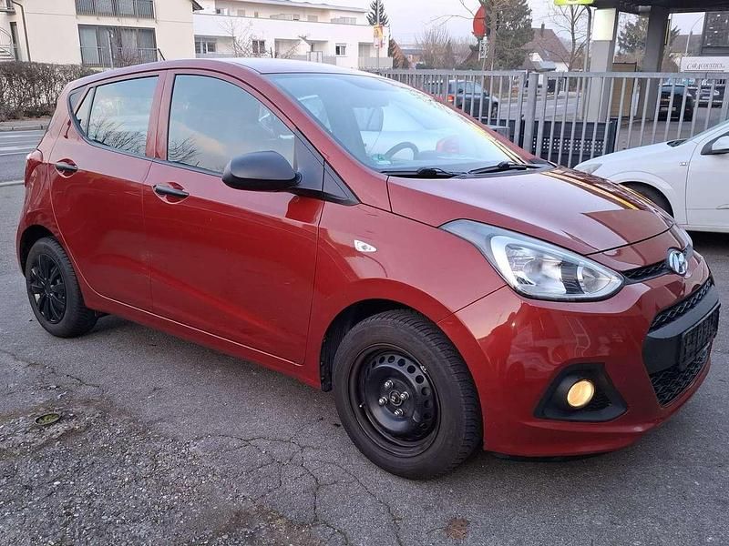 Gebraucht Hyundai i10 Classic 67 PS (49 kW) 2014 Red passion / mic Kleinwagen