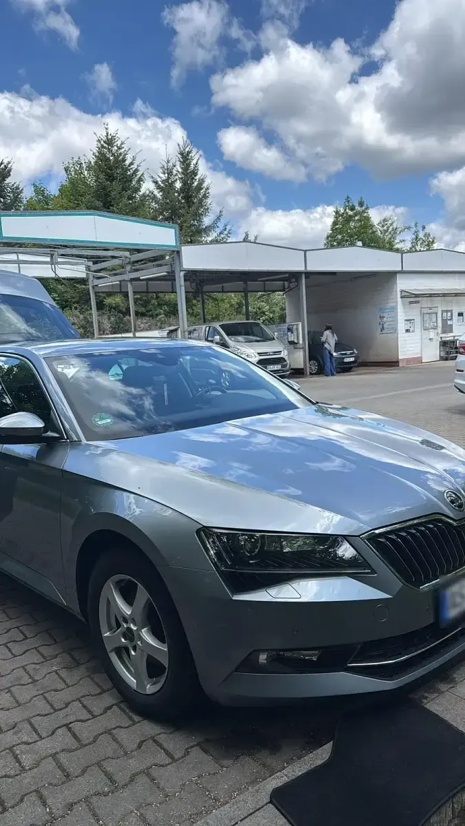 Gebraucht Skoda Superb 179 PS (131 kW) 2016 Silber Limousine