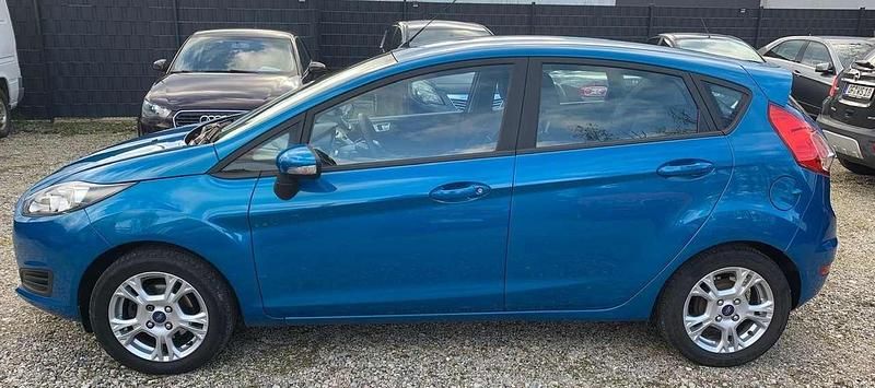 Gebraucht Ford Fiesta 80 PS (58 kW) 2013 Blau Kleinwagen