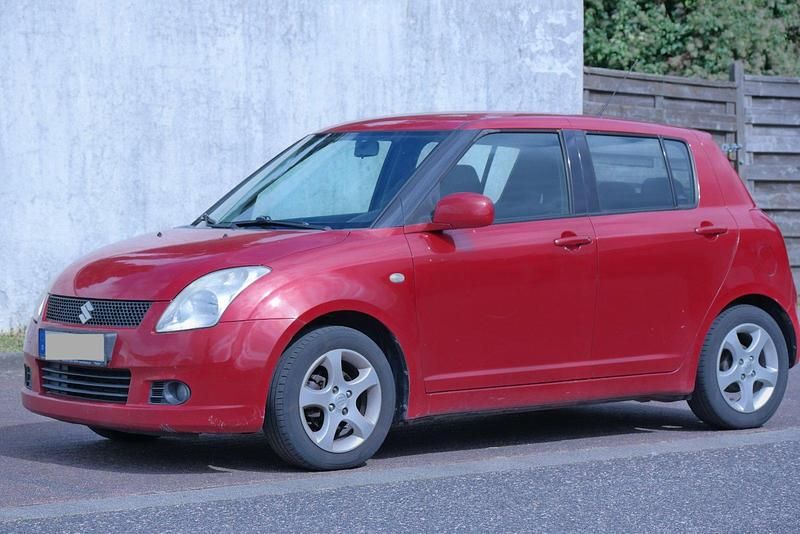 Rot Gebraucht 2006 Suzuki Swift Kleinwagen | 1.800 € (Fairer Preis) - Bild 1/4