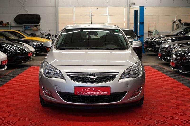 Gebraucht Opel Astra 116 PS (85 kW) 2010 Silber Limousine