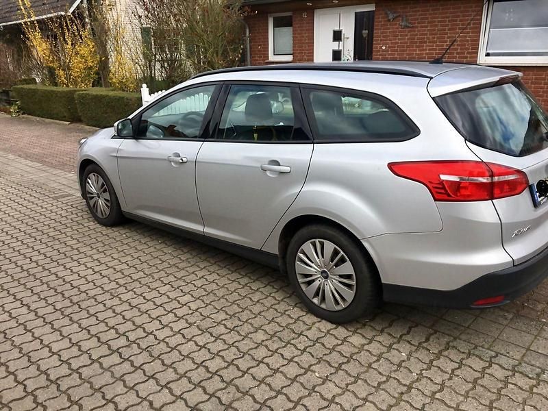 Gebraucht Ford Focus Trend 120 PS (88 kW) 2015 Silber Kombi