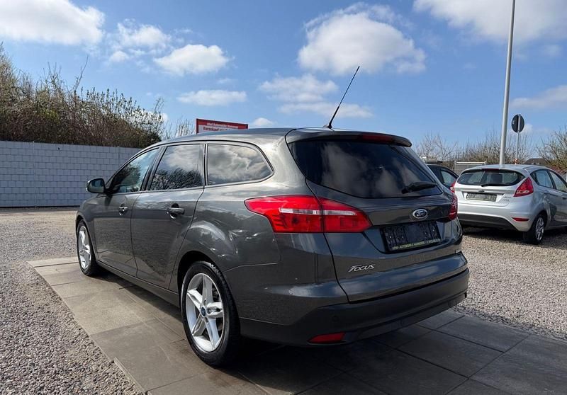 Gebraucht Ford Focus Business Edition 125 PS (91 kW) 2016 Grau Kombi