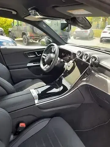 Gebraucht Mercedes GLC220 197 PS (144 kW) 2025 Schwarz SUV