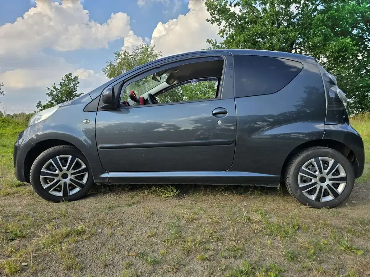 Gebraucht Citroën C1 SELECTION 68 PS (50 kW) 2013 Grau Kleinwagen
