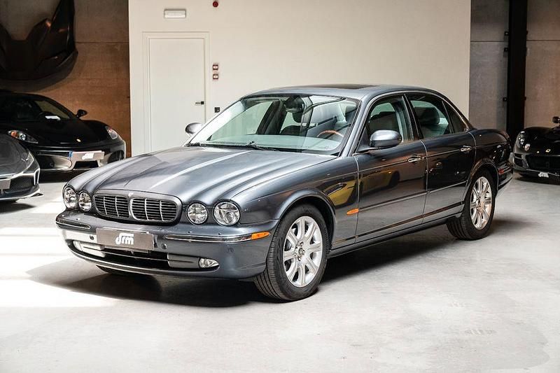 Grau Gebraucht 2004 Jaguar XJ8 Limousine | 32.500 € - Bild 1/4