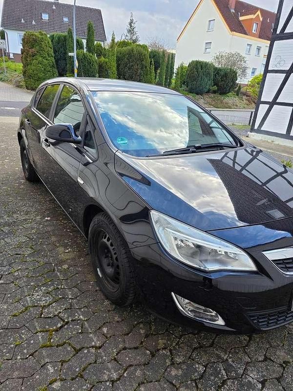 Gebraucht Opel Astra 87 PS (63 kW) 2011 Schwarz Limousine