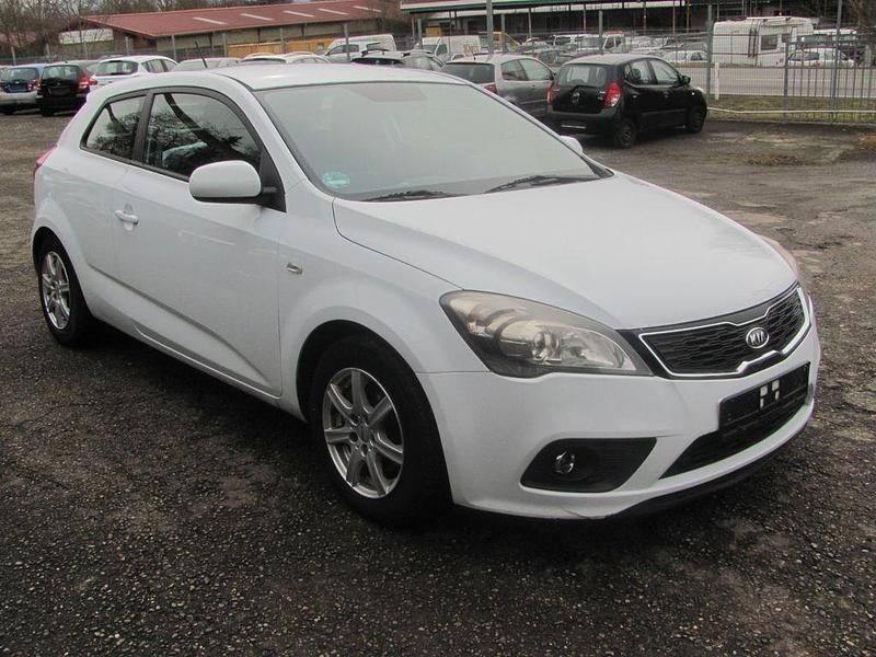 Gebraucht Kia ProCeed 90 PS (66 kW) 2013 Weiß Kleinwagen