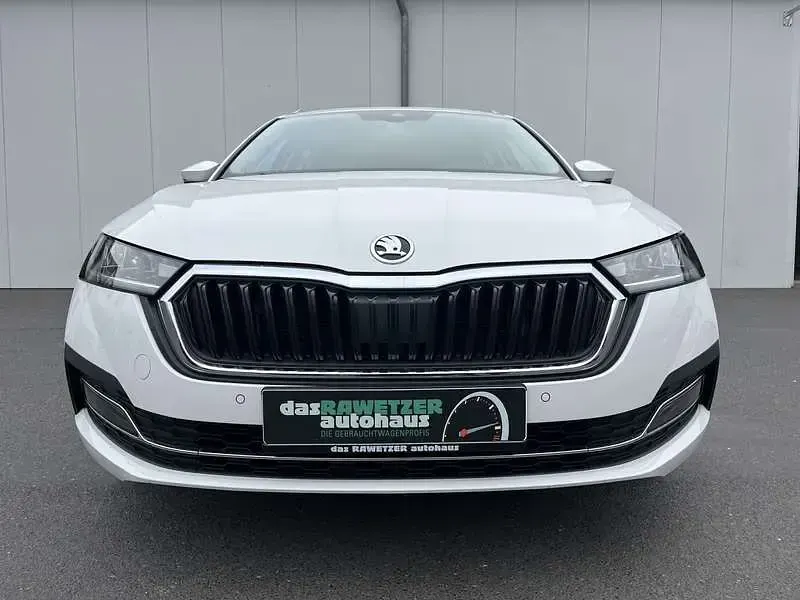Gebraucht Skoda Octavia Style 204 PS (150 kW) 2022 Candyweiss Kombi