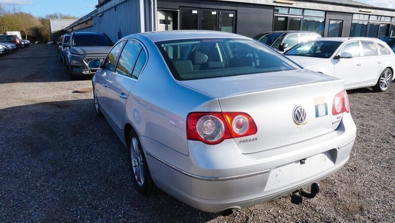 Gebraucht VW Passat Comfortline 122 PS (89 kW) 2010 Silber Limousine